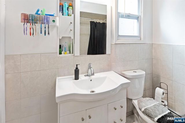 555 61st Street, West New York, NJ 07093
