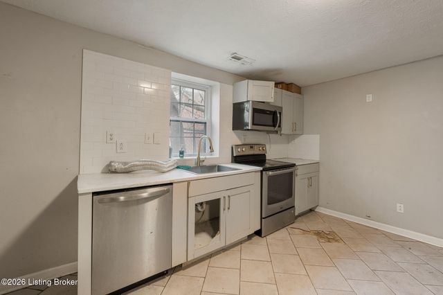 1912 W Market St, Louisville, KY 40203