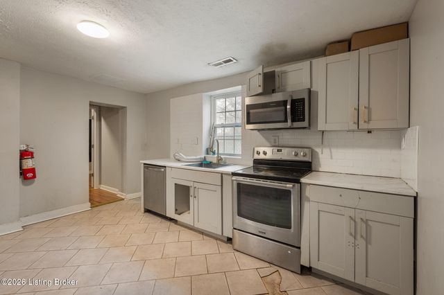 1912 W Market St, Louisville, KY 40203