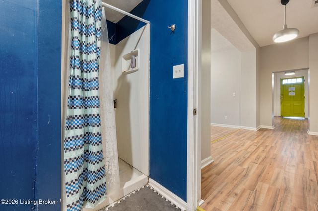 1912 W Market St, Louisville, KY 40203