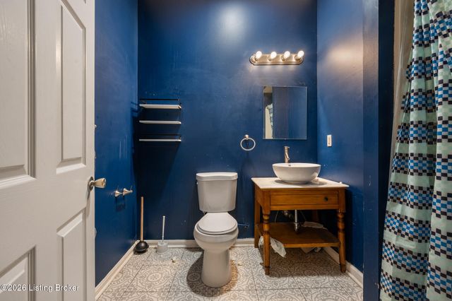 1912 W Market St, Louisville, KY 40203