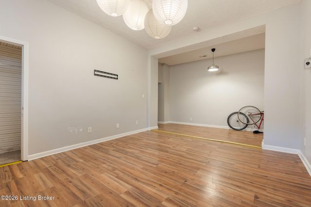 1912 W Market St, Louisville, KY 40203