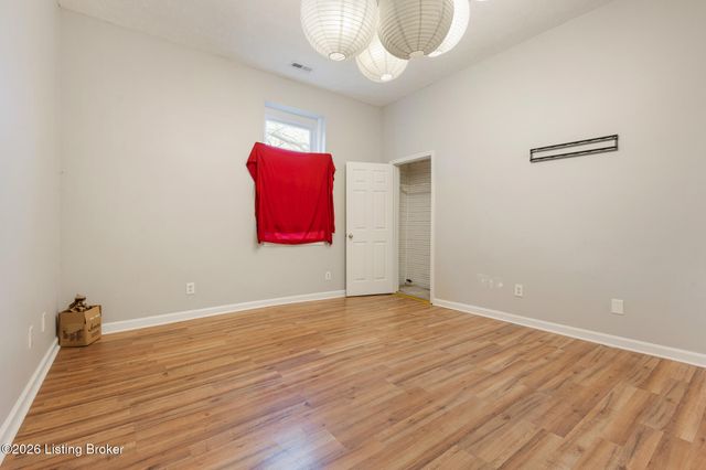 1912 W Market St, Louisville, KY 40203