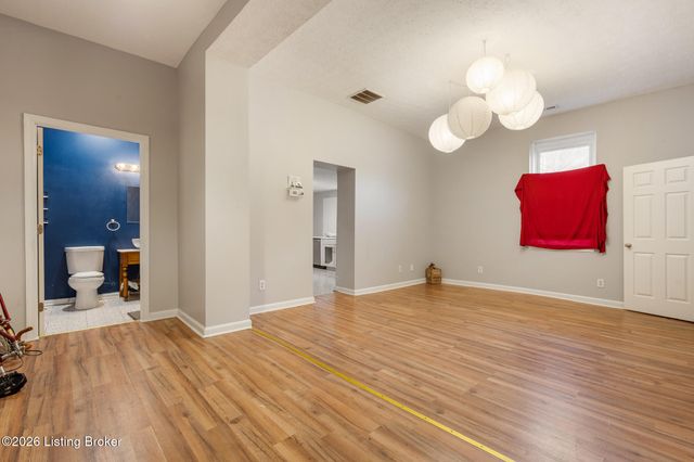 1912 W Market St, Louisville, KY 40203