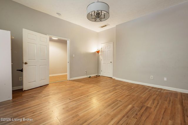 1912 W Market St, Louisville, KY 40203