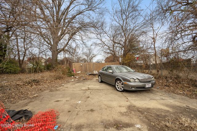 1912 W Market St, Louisville, KY 40203