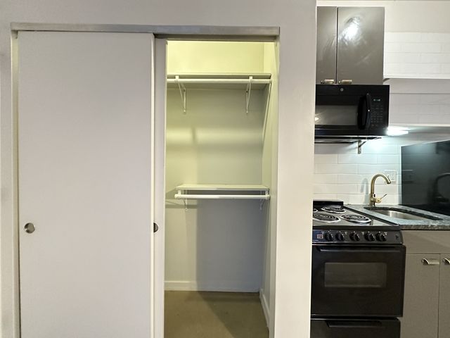 1136 W Wilson Avenue 202, Chicago, IL 60640