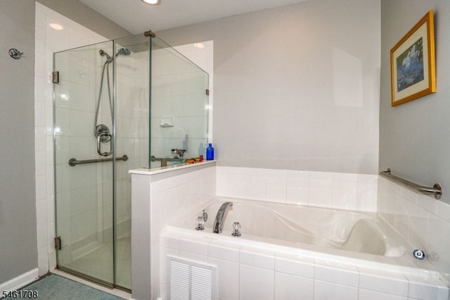 2101 Avery Ct 2101, Franklin Twp., NJ 08873