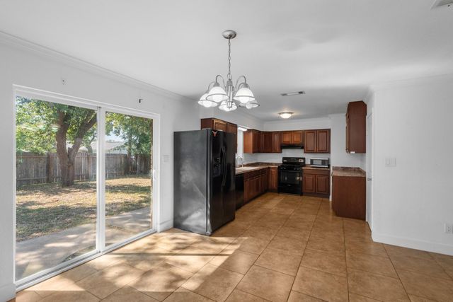 1902 Dixie LN, Round Rock, TX 78664
