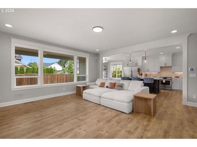 4002 ROXBURY Dr, West Linn, OR 97068