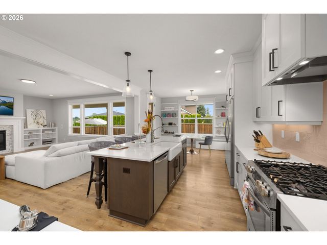 4002 ROXBURY Dr, West Linn, OR 97068