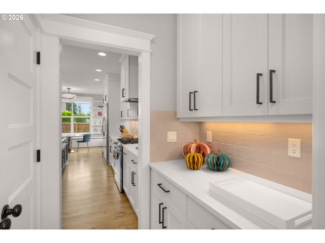 4002 ROXBURY Dr, West Linn, OR 97068