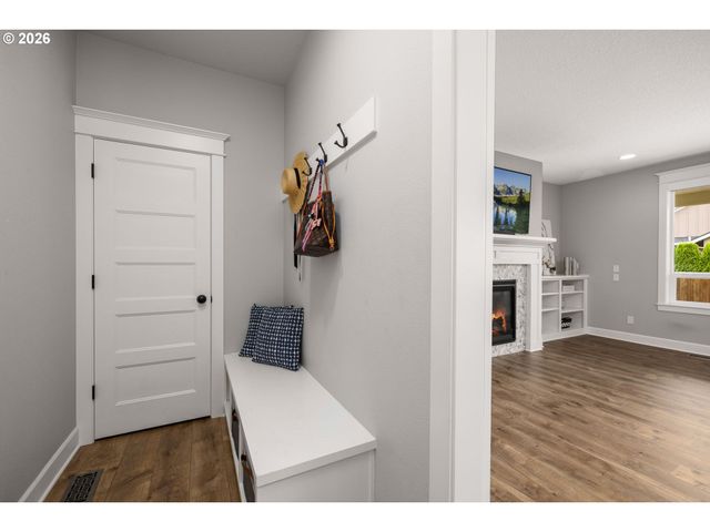 4002 ROXBURY Dr, West Linn, OR 97068