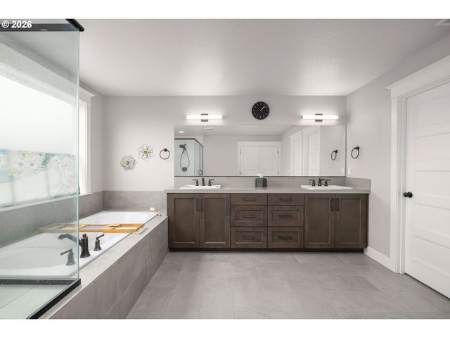 4002 ROXBURY Dr, West Linn, OR 97068