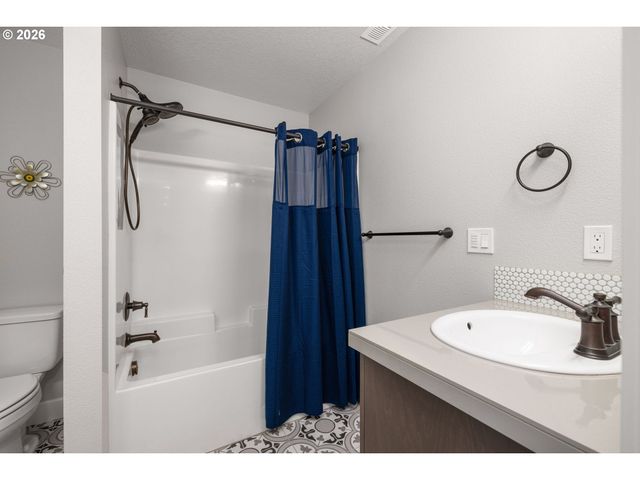 4002 ROXBURY Dr, West Linn, OR 97068