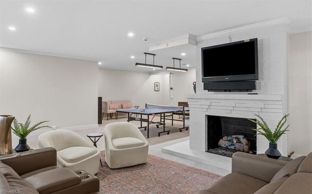 1902 Pembroke Road, Greensboro, NC 27408