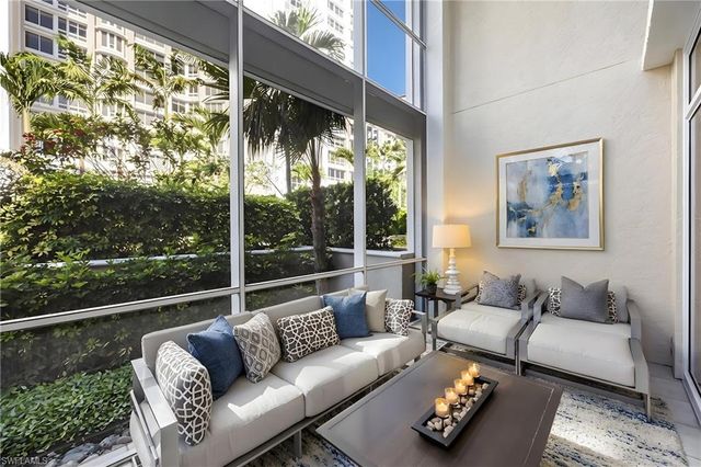 7071 Pelican Bay BLVD V8, Naples, FL 34108