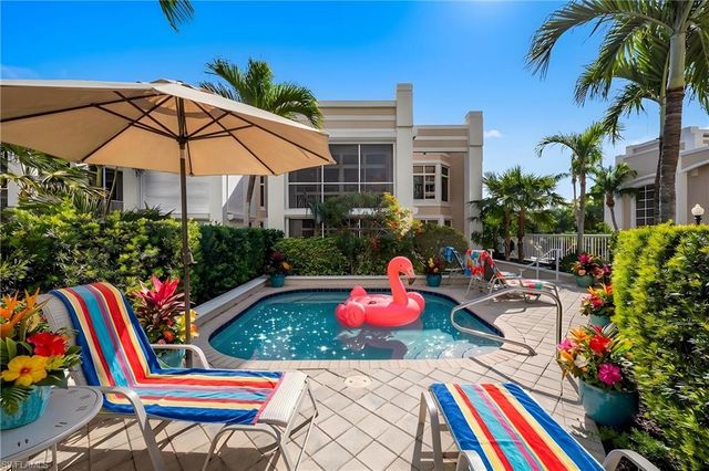 7071 Pelican Bay BLVD V8, Naples, FL 34108