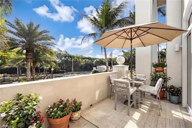 7071 Pelican Bay BLVD V8, Naples, FL 34108