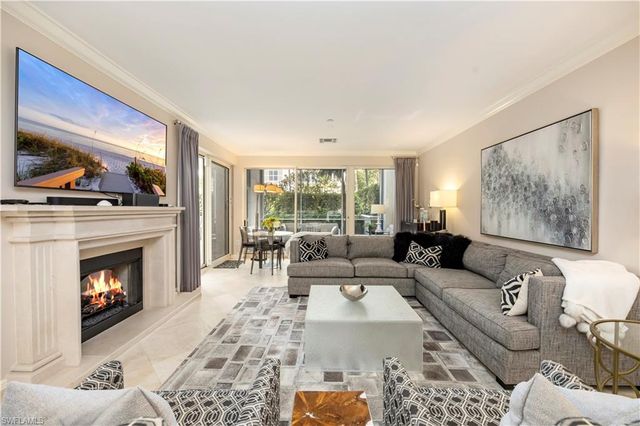 7071 Pelican Bay BLVD V8, Naples, FL 34108