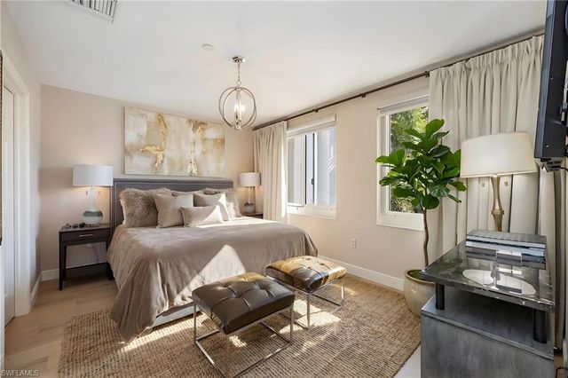 7071 Pelican Bay BLVD V8, Naples, FL 34108