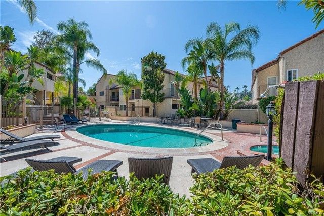 23401 Park Sorrento 55, Calabasas, CA 91302