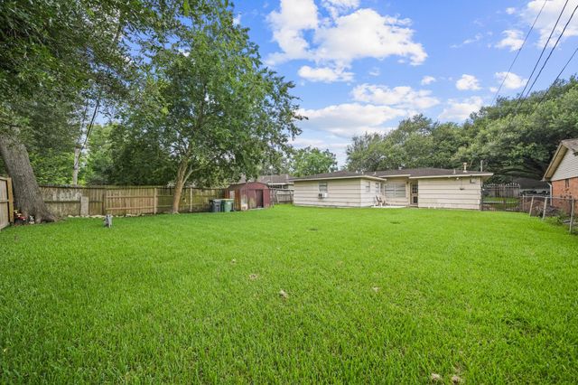 2017 Isla Drive, Pearland, TX 77581