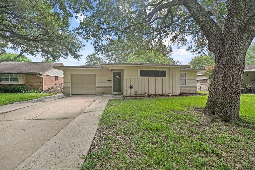 2017 Isla Drive, Pearland, TX 77581