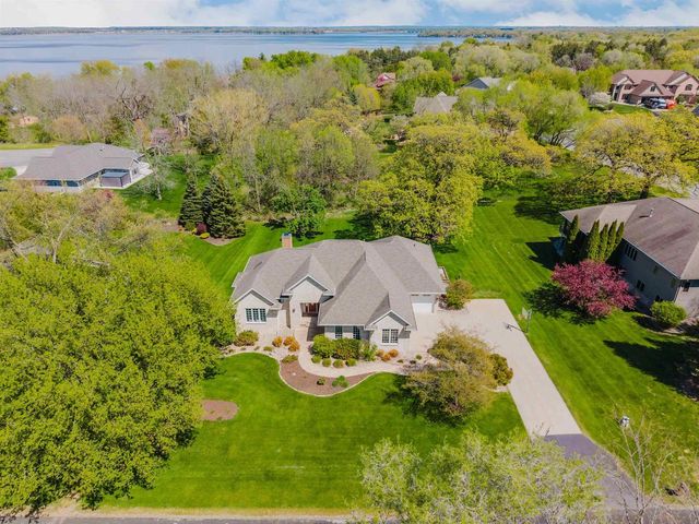 4262 BELLHAVEN LANE, Oshkosh, WI 54904