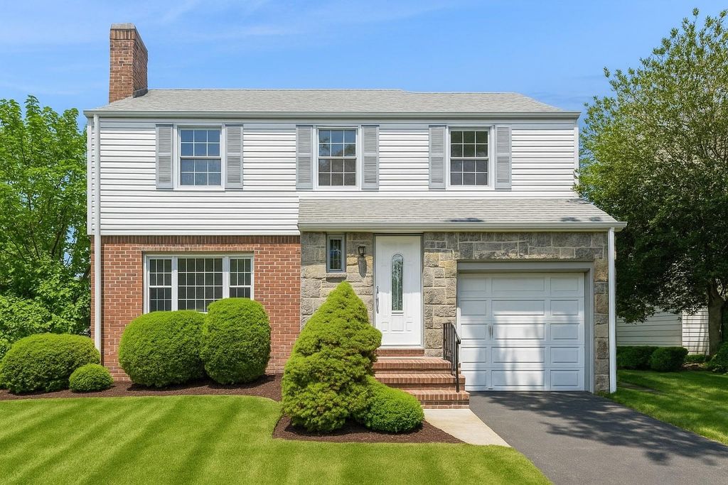 16249 13th Ave, Beechhurst, NY 11357
