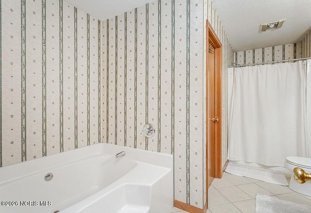 8241 Bucks Run Court, Toledo, OH 43617