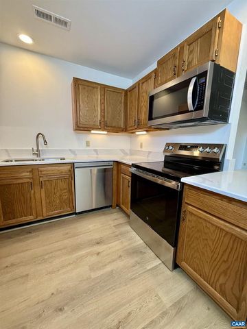 1026 HIGHLANDS DR, Charlottesville, VA 22901