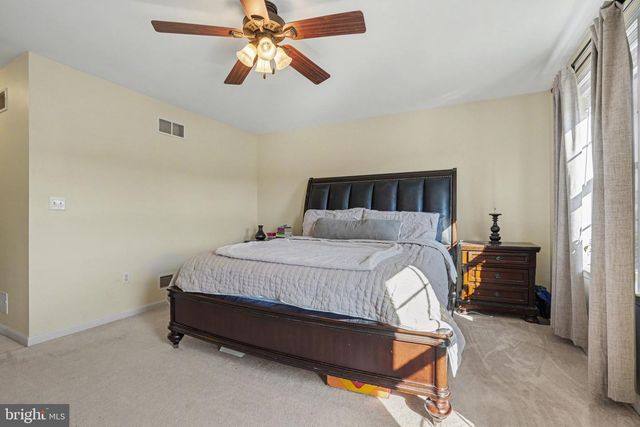 1804 VISTA DR, Mechanicsburg, PA 17055