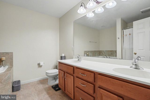 1804 VISTA DR, Mechanicsburg, PA 17055