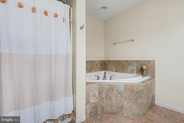 1804 VISTA DR, Mechanicsburg, PA 17055