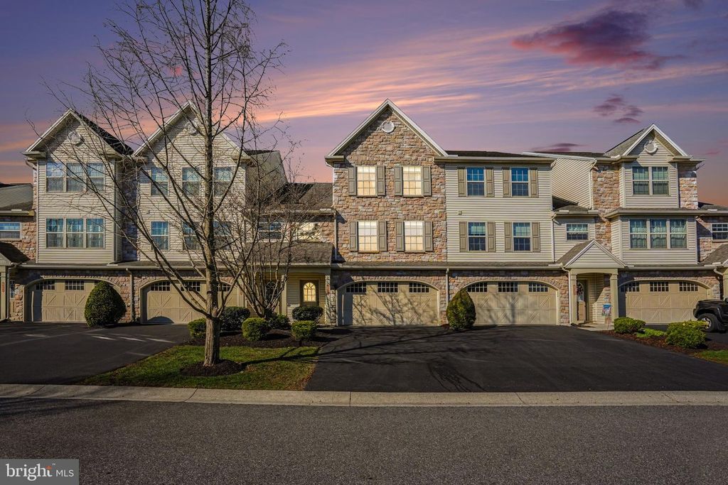 1804 VISTA DR, Mechanicsburg, PA 17055