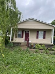 303 15th Ave, W, Springfield, TN 37172