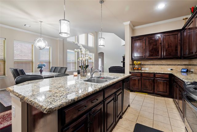 1016 Lone Ivory Trail, Arlington, TX 76005