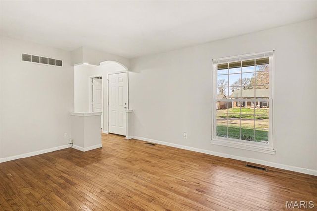 11786 Macrinus Drive, Florissant, MO 63033