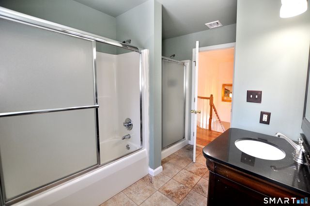 3 Inwood Lane, Farmington, CT 06032