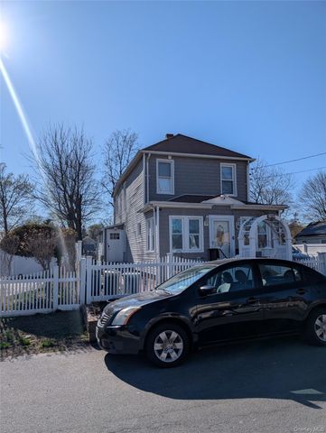 42 3rd Avenue, Huntington Station, NY 11746