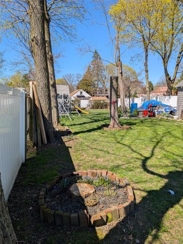 42 3rd Avenue, Huntington Station, NY 11746
