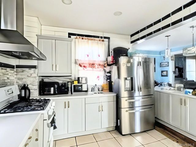 42 3rd Avenue, Huntington Station, NY 11746