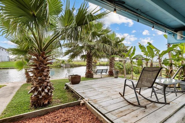 7210 Beau Terre Street, Hitchcock, TX 77563