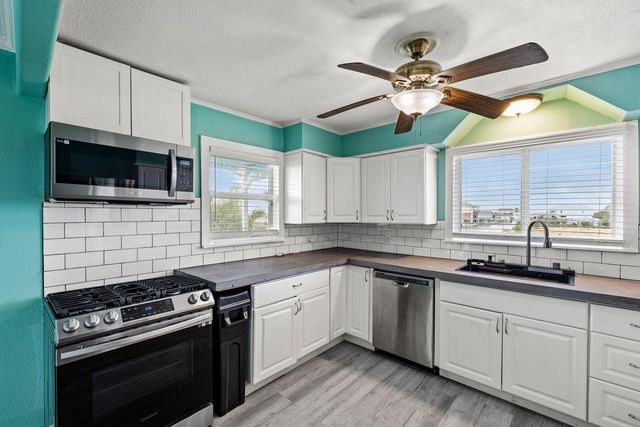 7210 Beau Terre Street, Hitchcock, TX 77563