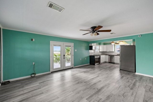 7210 Beau Terre Street, Hitchcock, TX 77563
