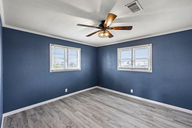 7210 Beau Terre Street, Hitchcock, TX 77563