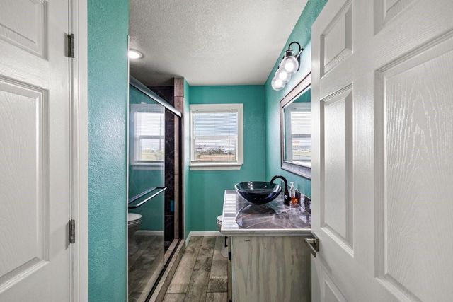 7210 Beau Terre Street, Hitchcock, TX 77563
