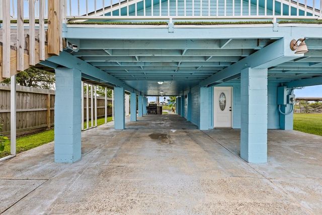 7210 Beau Terre Street, Hitchcock, TX 77563