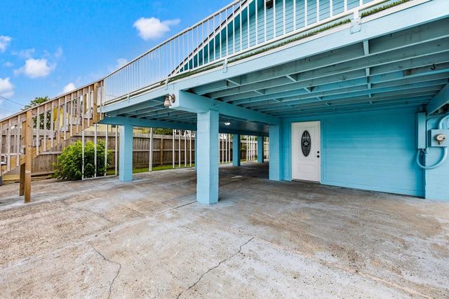 7210 Beau Terre Street, Hitchcock, TX 77563